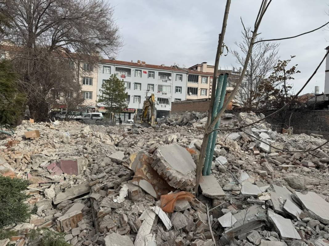 Başkan Altay’a teşekkür: Konya’da ömrünü tamamlayan bina yıkılıyor! 1