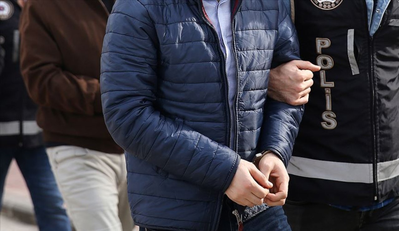 Konya’da uyuşturucu tacirleri polisi görünce ne yapacağını şaşırdı