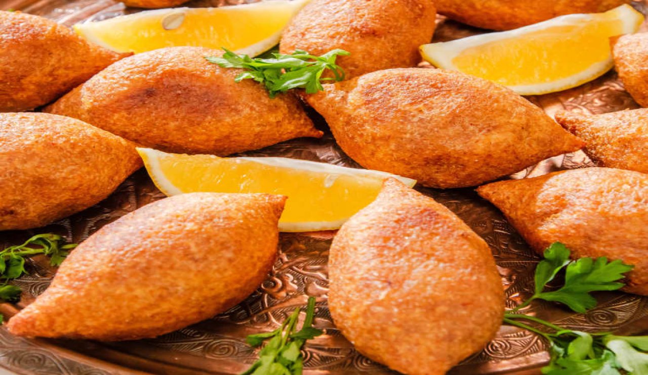 MasterChef yarışmasında yapılan Arap ve Türk mutfağının vazgeçilmezi olan en lezzetli içli köfte tarifi...
