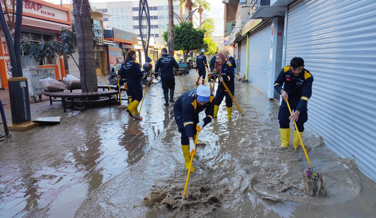 Konya, Hatay’a desteğini kesmiyor! Gönüllüler su baskınlarıyla mücadele ediyor