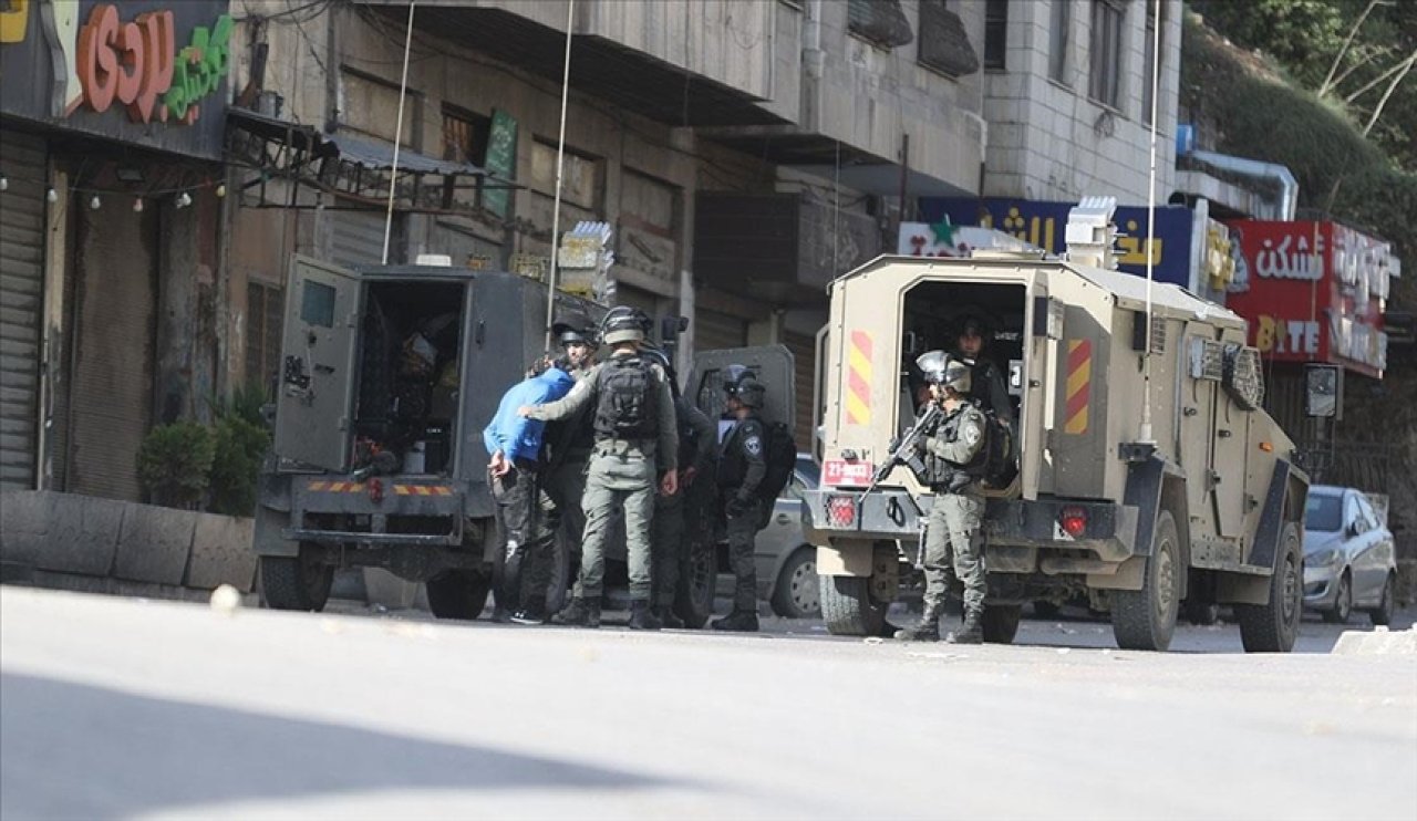 İsrail güçleri 20 Filistinliyi daha gözaltına aldı!