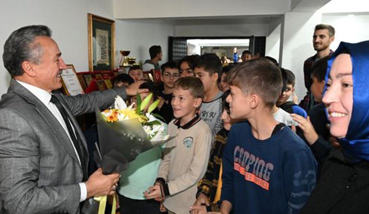 Öğrencilerden Seydişehir Belediye Başkanı Tutal’a sürpriz