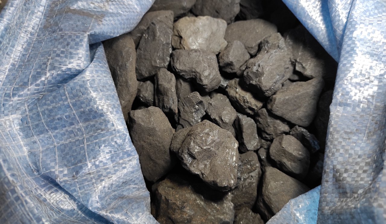 Vekilden flaş iddia: Kömür torbalarından kömür dışında her şey çıkıyor!