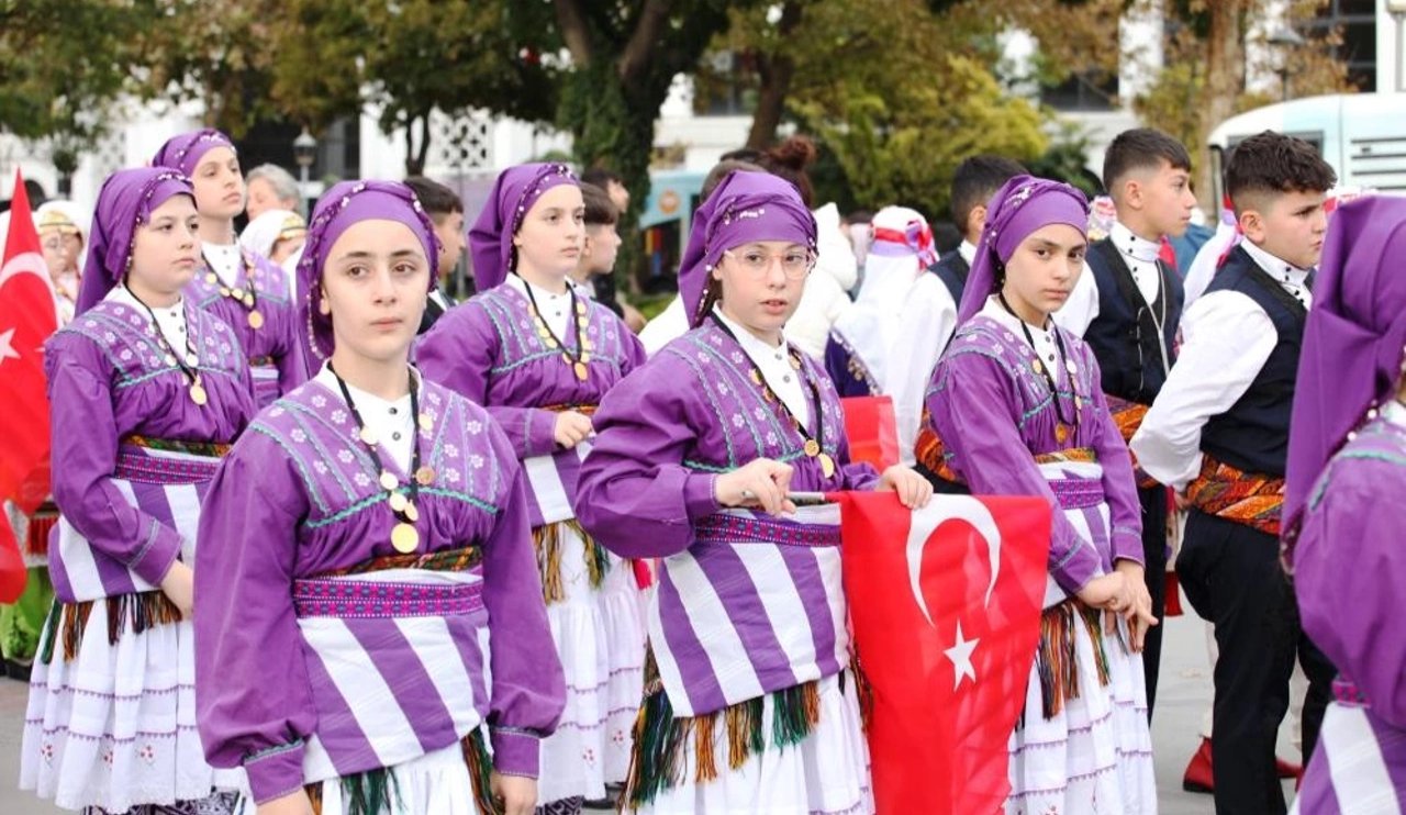 Konya'da Halk Oyunları Minikler Türkiye Şampiyonası başladı