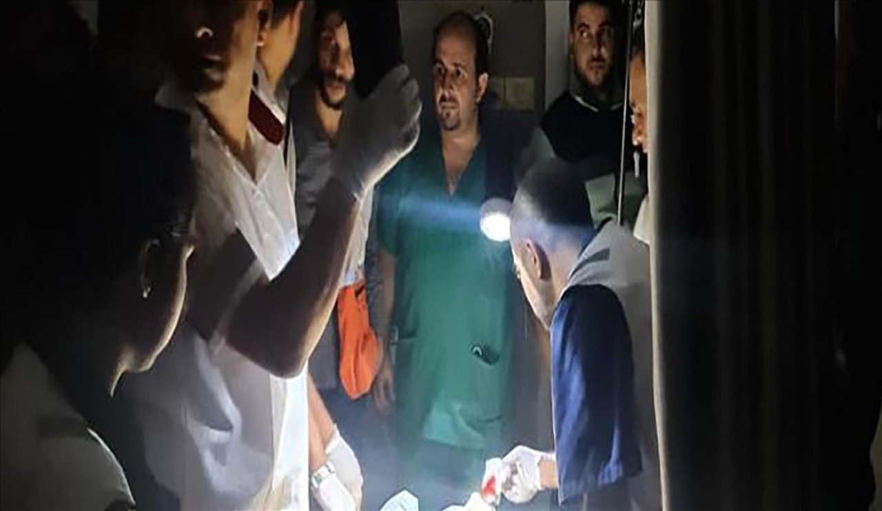 Gazze'de abluka altındaki hastanelerde ameliyatlar bakın nasıl yapılıyor!