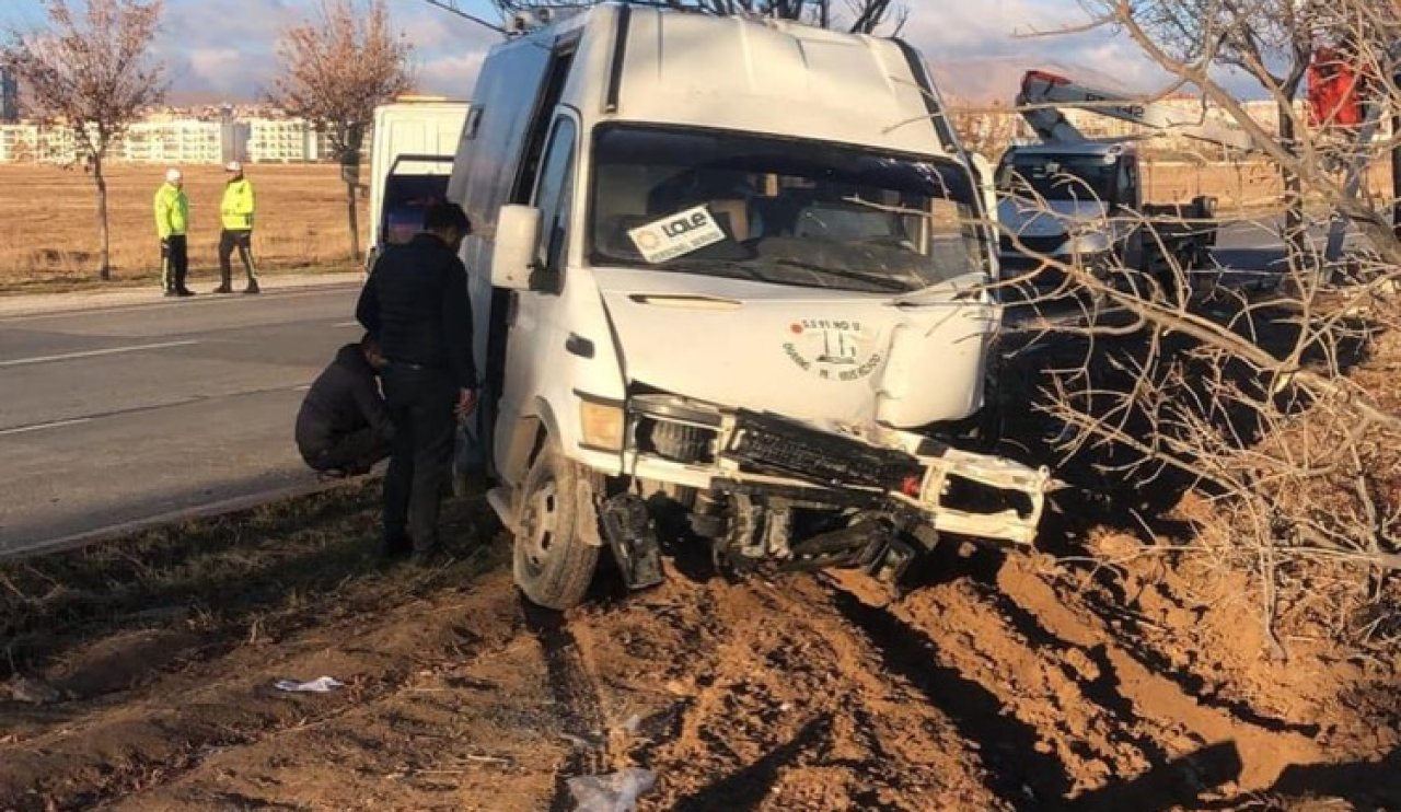 Konya’da işçi servisi kaza yaptı!  Çok sayıda yaralı var