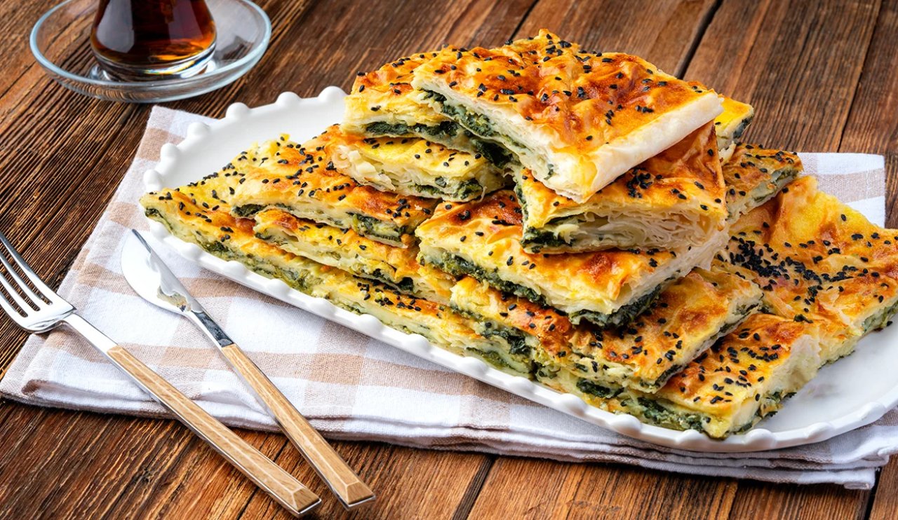 Türk mutfağının en sevilen lezzetlerinden biri olan Ispanaklı börek nasıl yapılır?