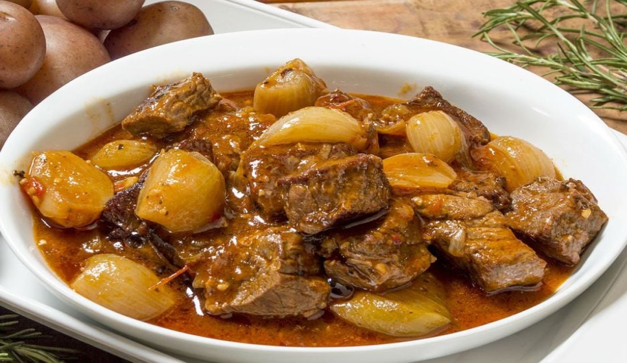 Türk mutfağının en sevilen yemeklerinden biri olan Dil Yahnisi nasıl yapılır?
