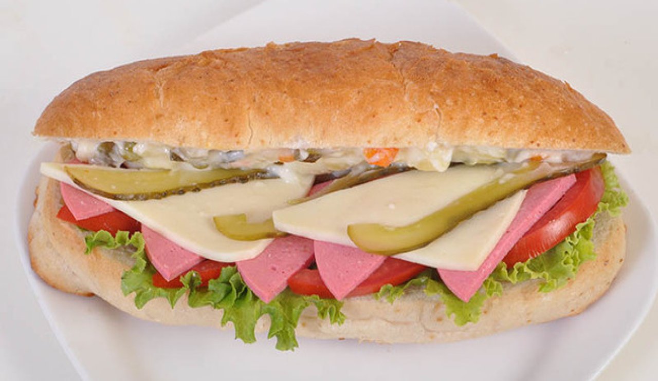Hazırlanışı sadece 2 dakika!.. Yapımı oldukça kolay olan bu sandviç  aklınızda bulunsun!