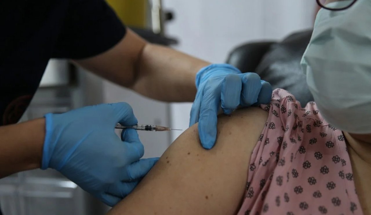 Pfizer Yetkilisi: Kimseyi aşı yaptırmaya zorlamadık!