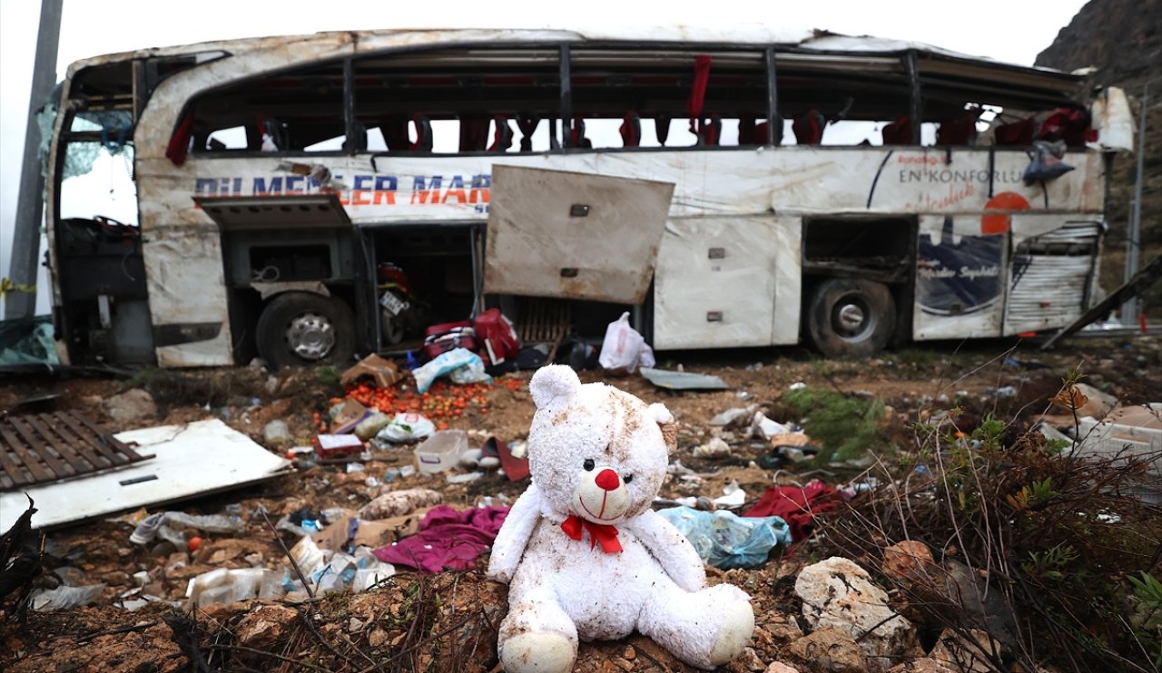 Mersin'de can pazarı yaşandı! Otobüs devrildi... Çok sayıda ölü ve yaralı var