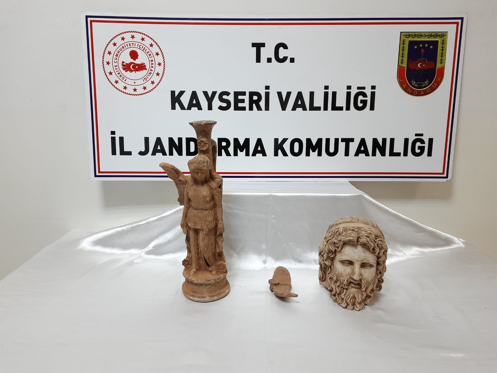 Kayseri'de tarihi eser niteliğinde 2 heykel ele geçirildi