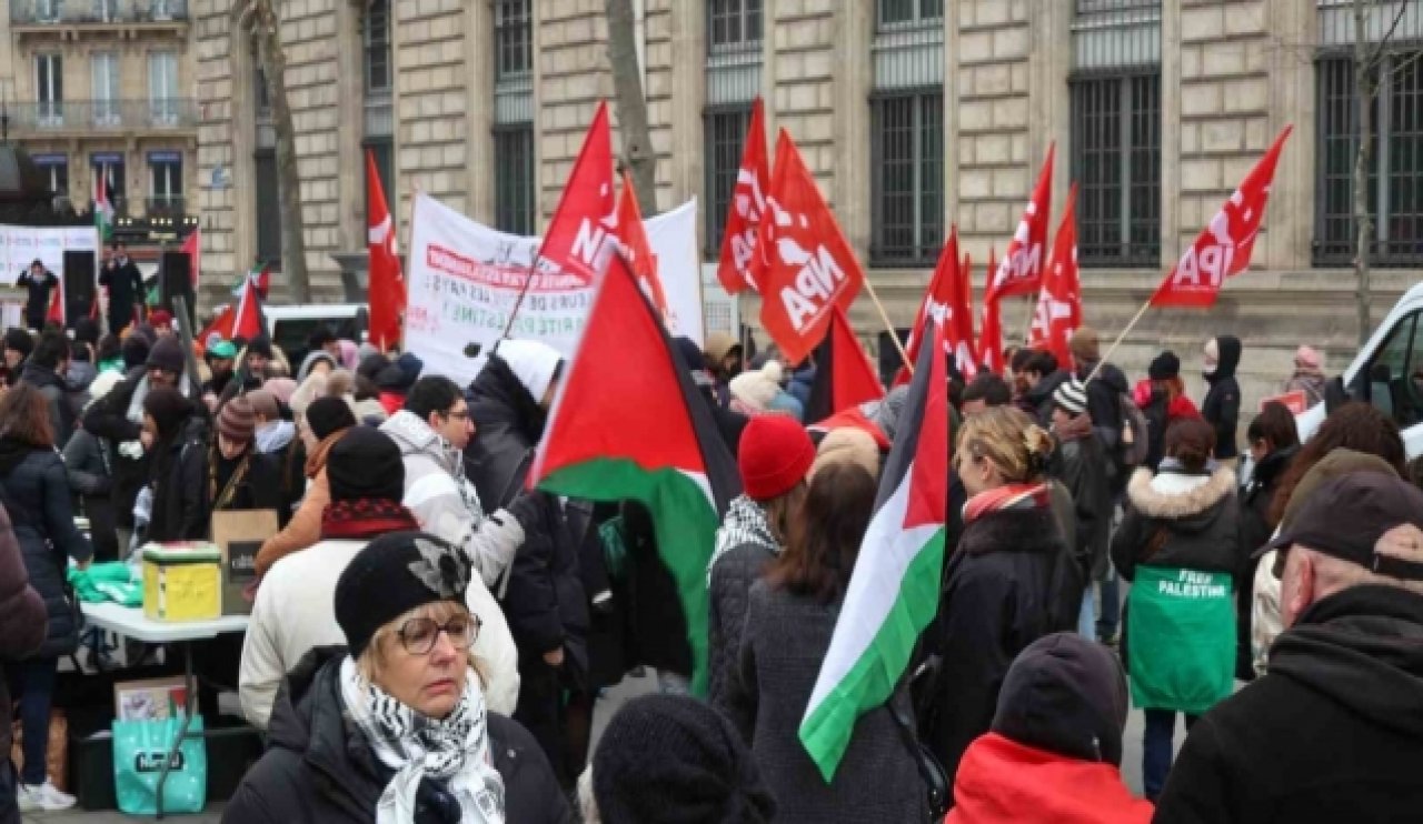 Paris’te 21 kişilik Filistinli grup Belçika’daki Avrupa Konseyi’ne yürüyüş başlattı