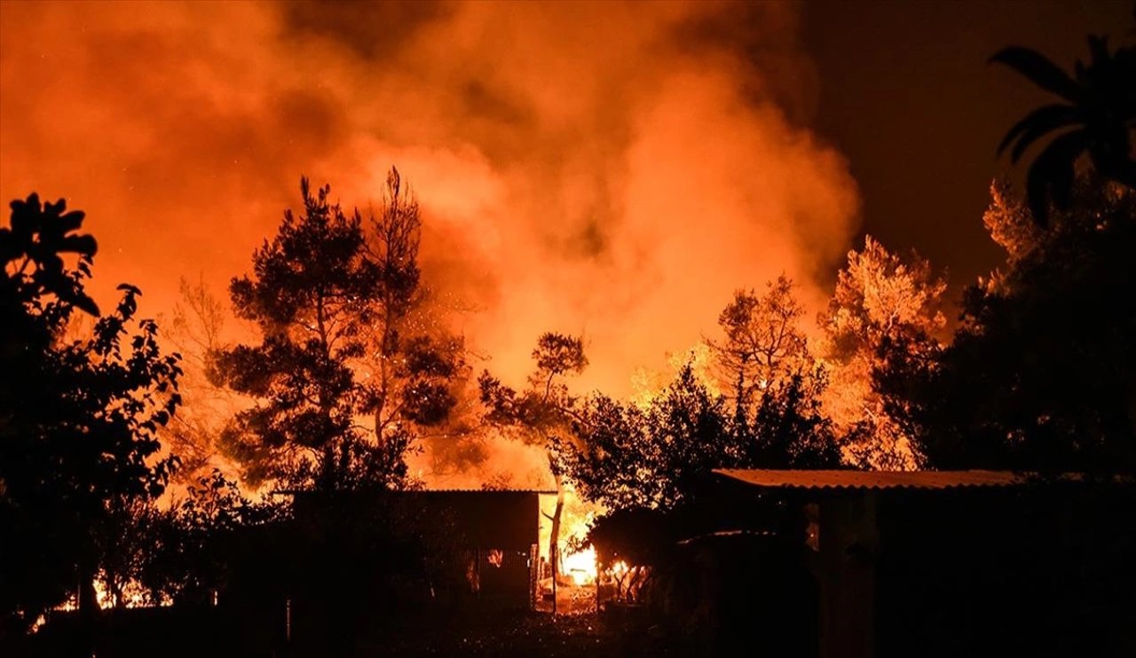 Güney Afrika'da 2 katlı bina yangını: 2 ölü, 4 yaralı