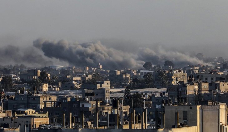 İsrail Ordusu Gazze Şeridi'nin Orta Kesimi İle Kuzeyinde Saldırılarını Sürdürüyor