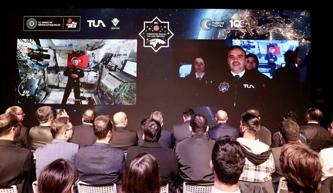 Türkiye'nin İlk Astronotu Gezeravcı'dan, Uzayda "Teknofest Pozu"