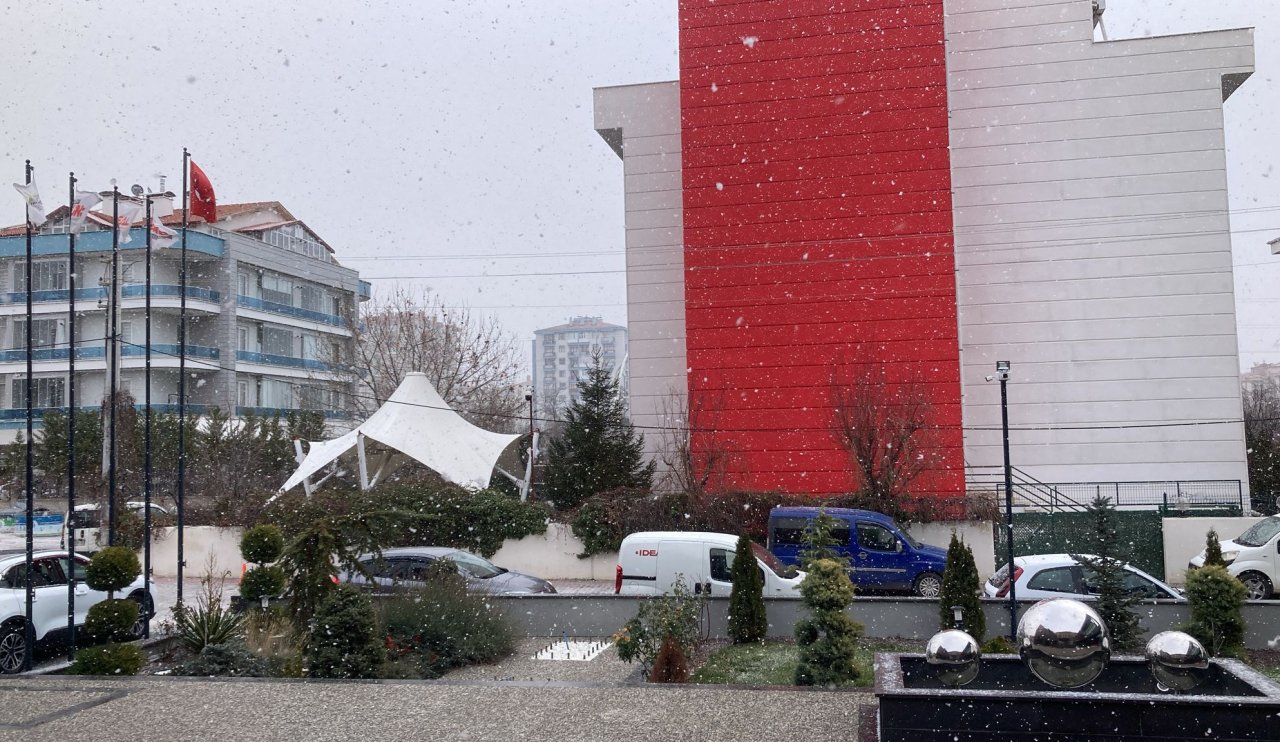 Konya'nın merkez ilçesinde yoğun kar yağışı başladı!