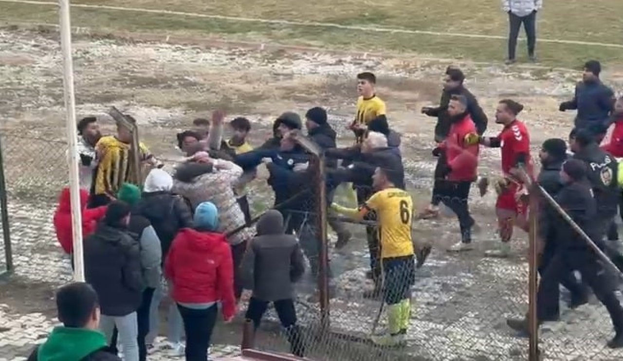 Konya'daki amatör maçta saha karıştı! Yaralılar var
