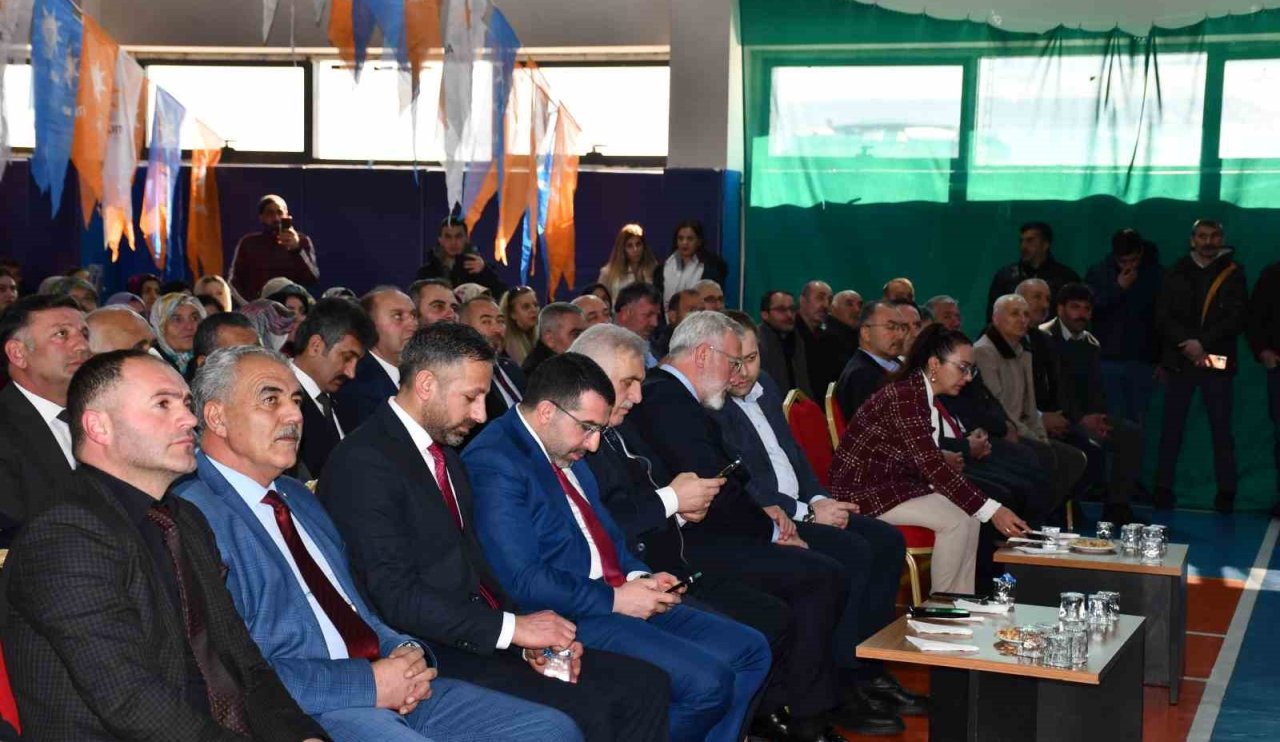 AK Parti Ardahan’da Belediye başkan adaylarını tanıttı