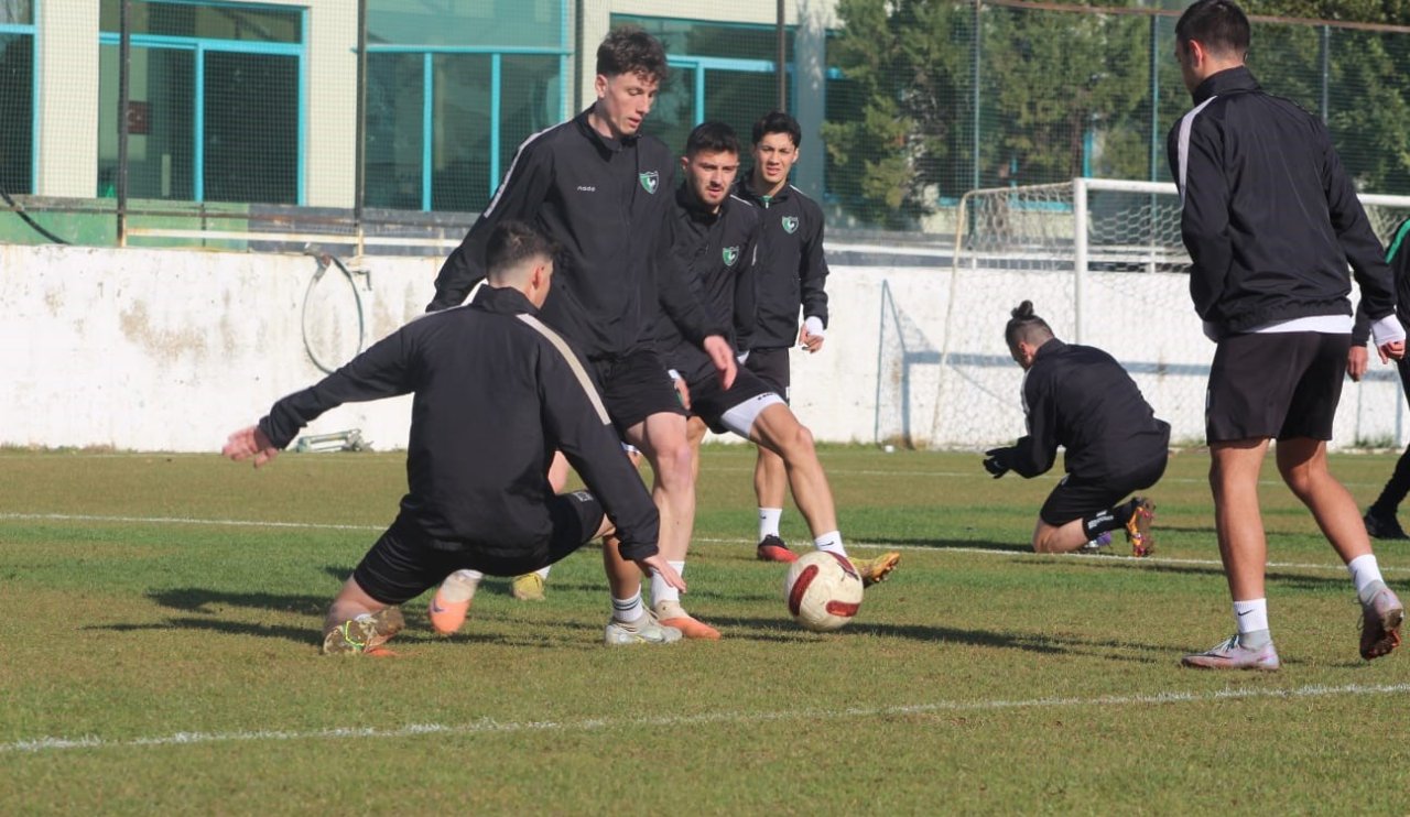 Denizlispor'da futbolcular kazan kaldırdı!