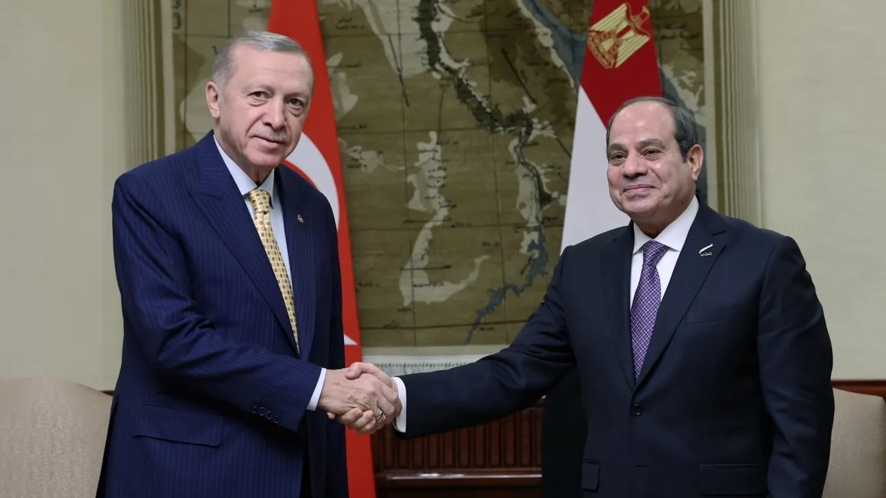 Cumhurbaşkanı Erdoğan'la Kahire'de görüşen Sisi: Başkenti Doğu Kudüs olan 1967 sınırlarına dönülsün!