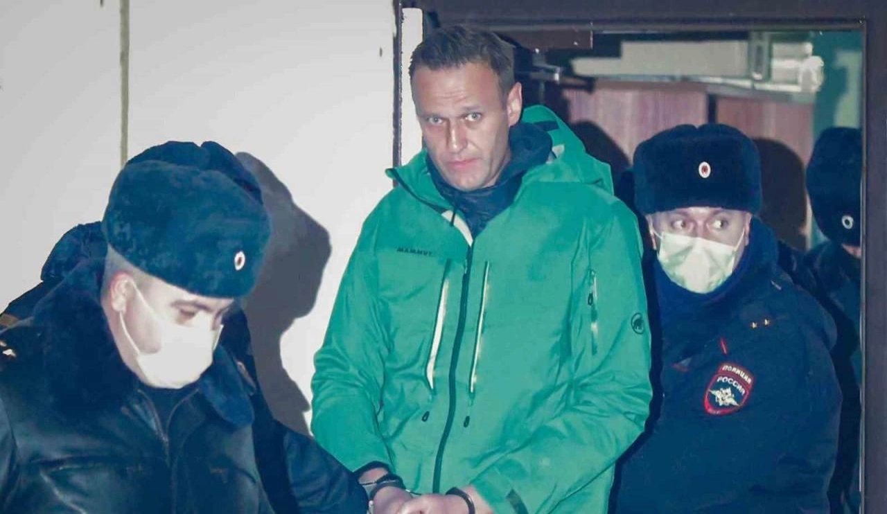 Muhalif lider Navalny'nin cansız bedeni gizemini koruyor