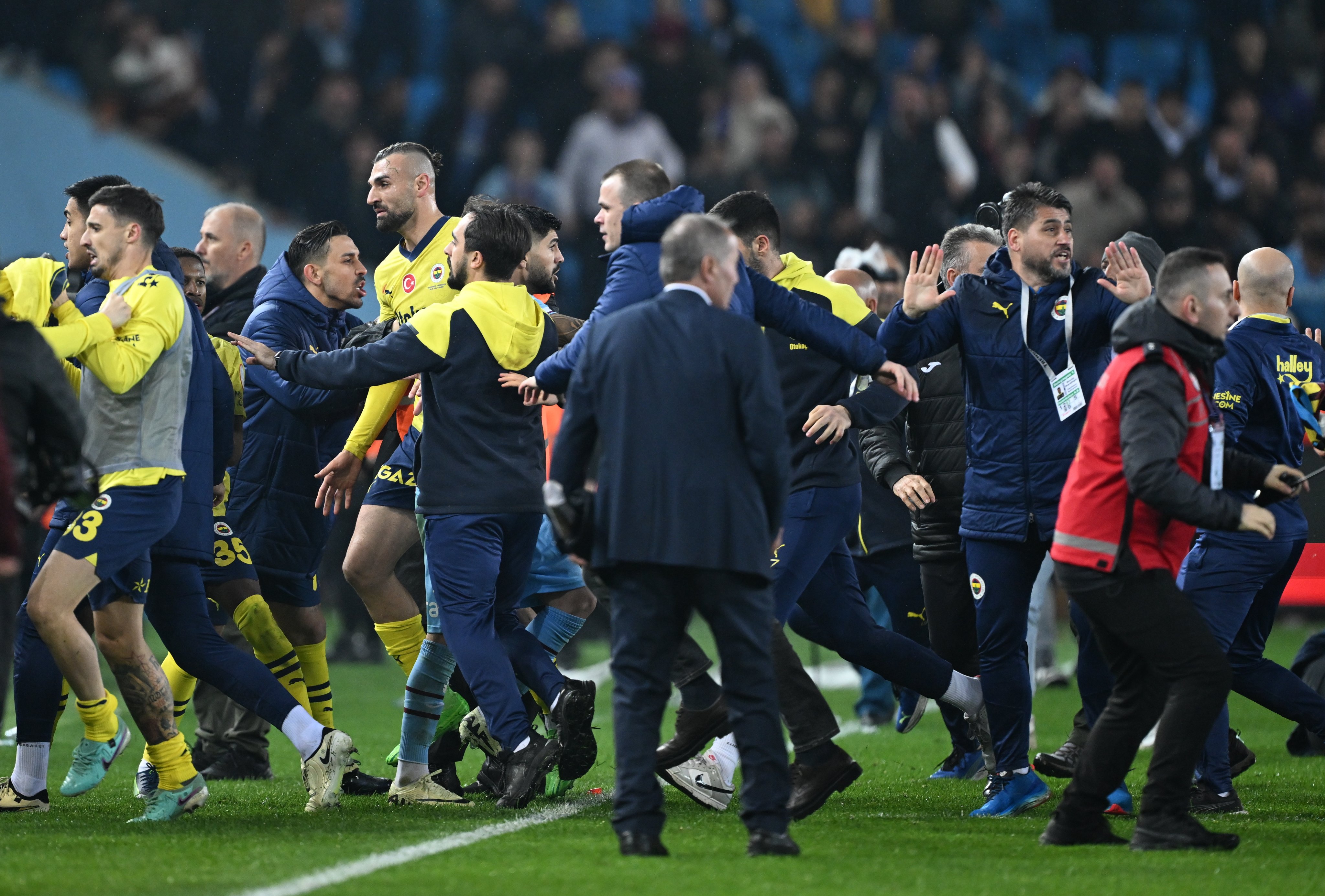 Fenerbahçeli oyunculara soruşturma açılacak mı? Bakan Tunç açıkladı