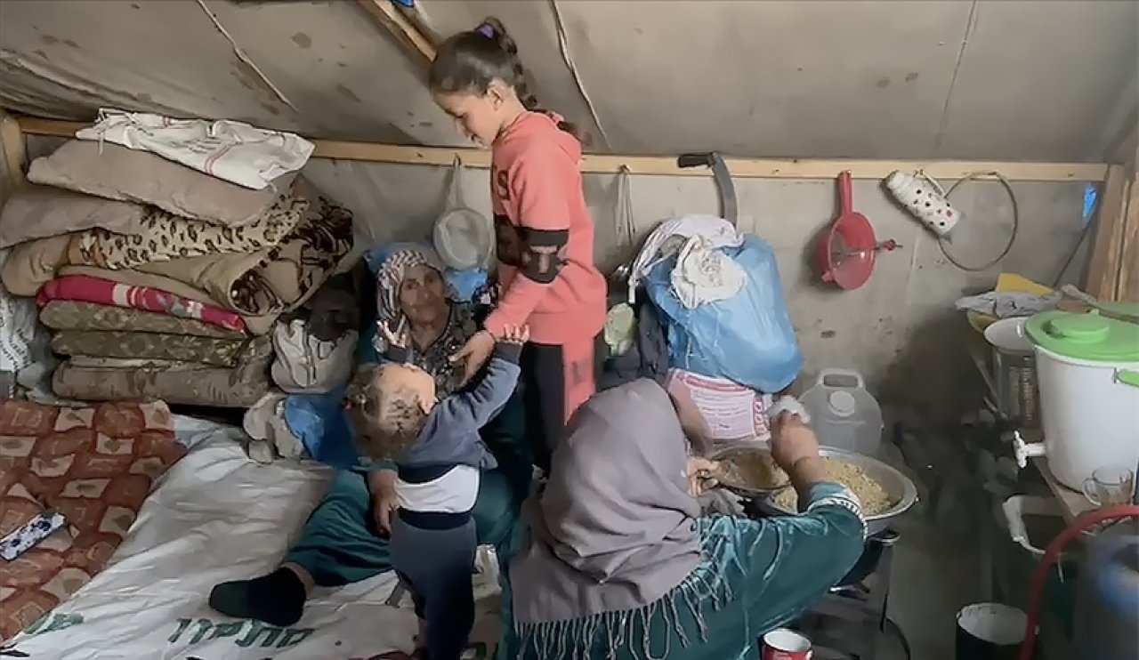 Gazze'de Birçok Aile "Yemeksiz Sofralarda" İftarını Açıyor