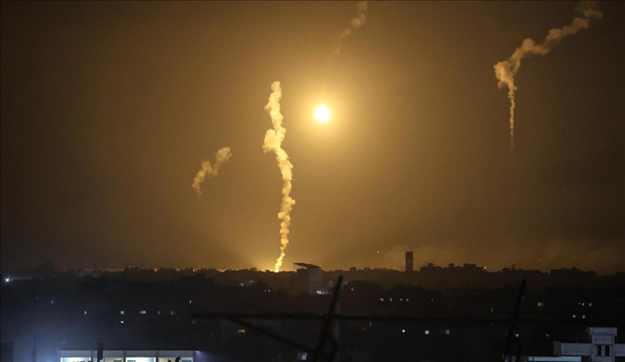 İsrail'in alçak saldırıları son bulmuyor! Gece boyunca durmadı..