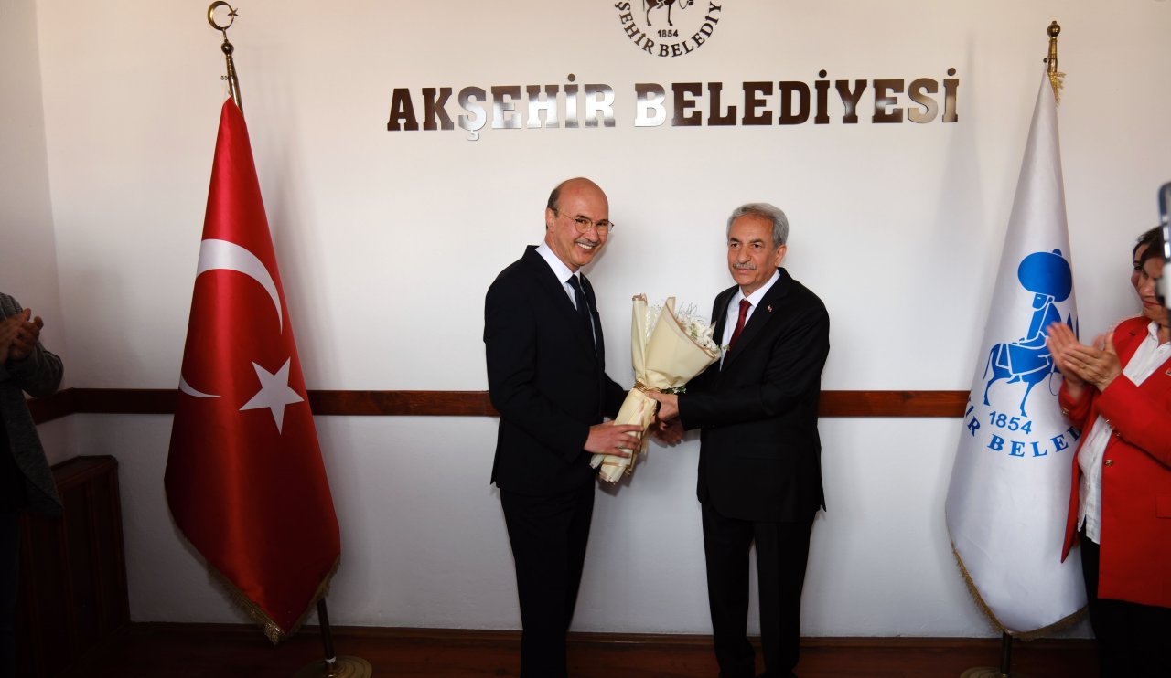 Konya'da bir belediye başkanı daha mazbatasını aldı!