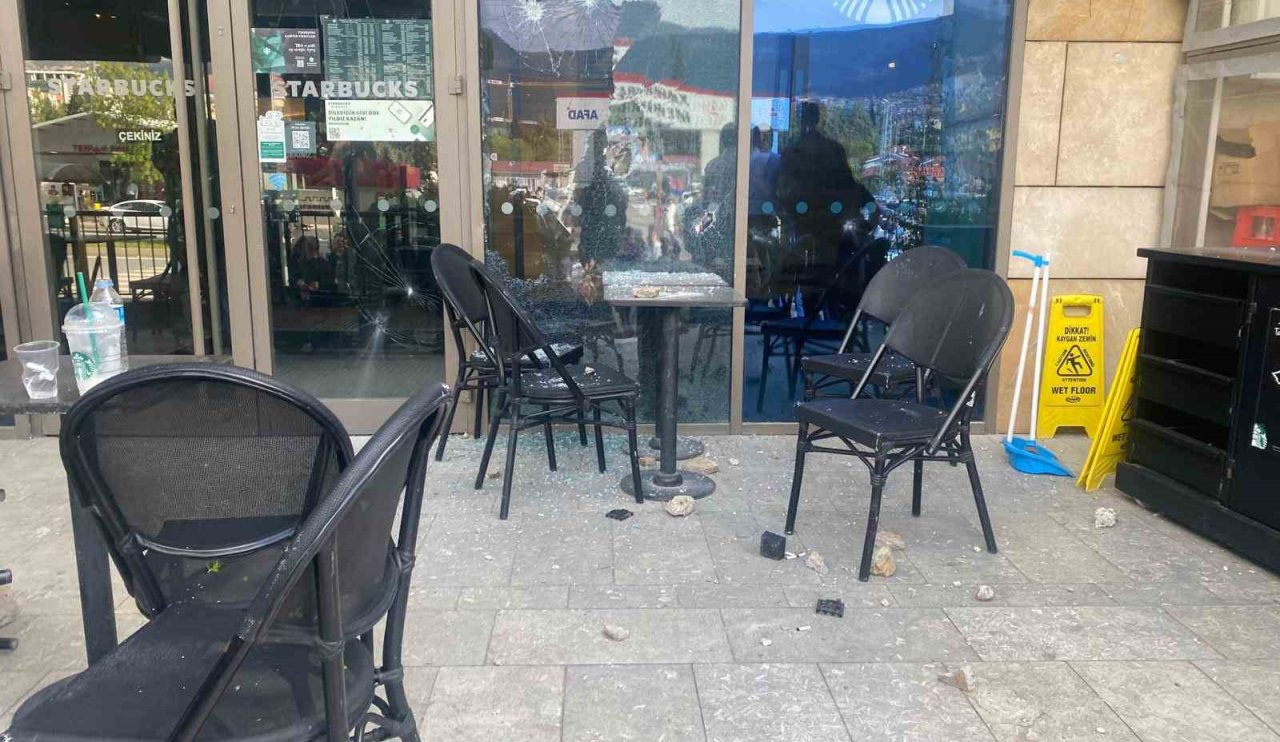 Starbucks’a taşlı silahlı saldırı: 1 yaralı