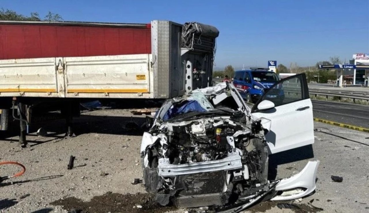 Trafik kazasında 1 kişi hayatını kaybetti, 2 kişi yaralandı