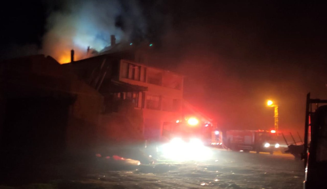 Konya’da 3 katlı evde korkutan yangın!