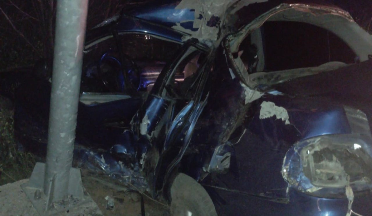 Konya'da otomobil tabelalara çarptı! 1 ölü