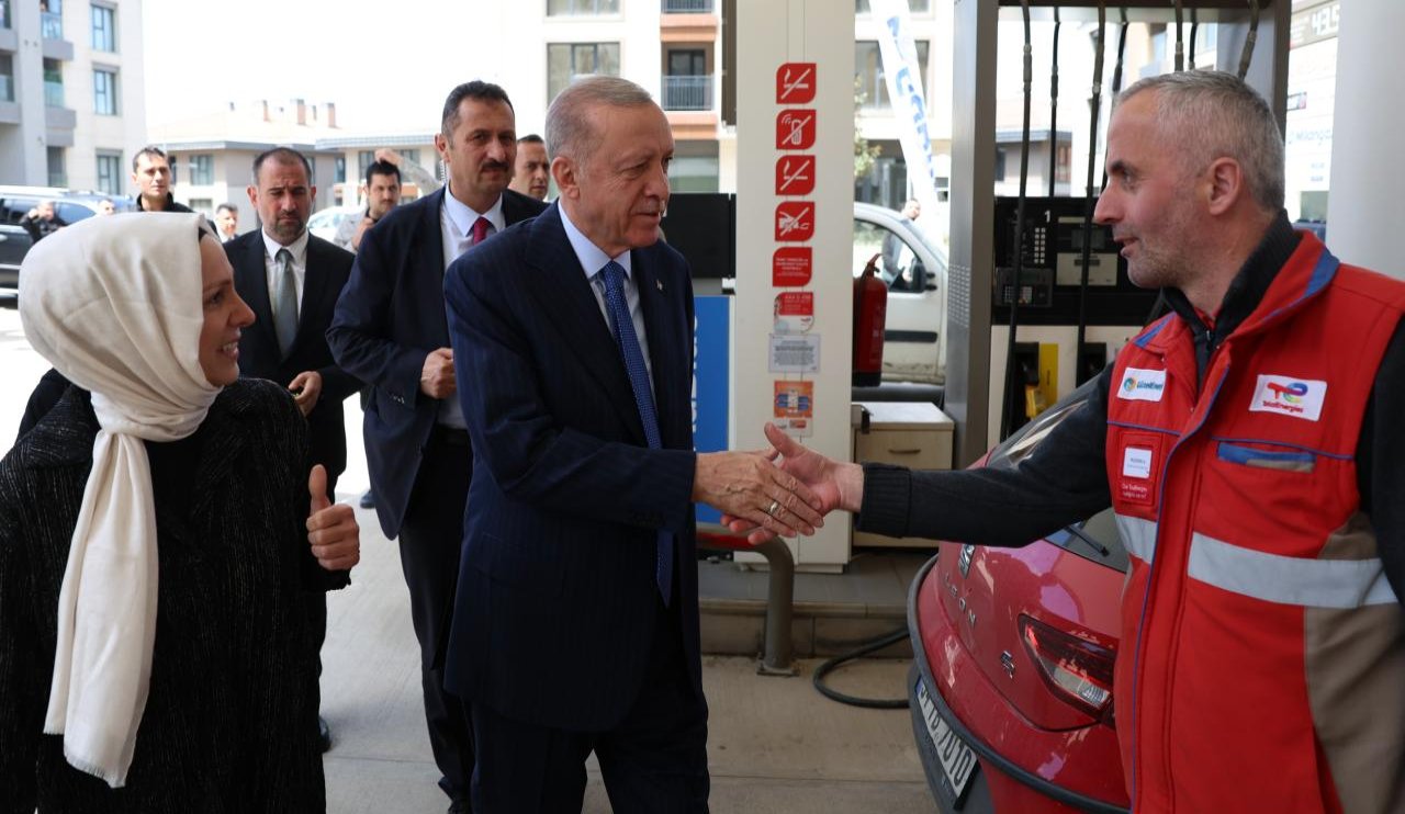 Cumhurbaşkanı Erdoğan'dan akaryakıt istasyonuna ziyaret