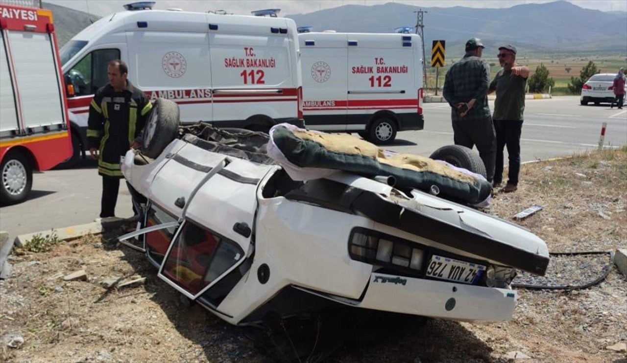 Konya'da Tır İle Çarpışan Otomobildeki 4 Kişi Yaralandı