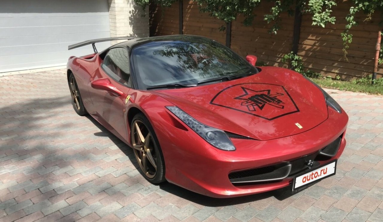 TRT Arşiv 7 ayrı arabayı birleştirip Ferrari yapan "Ferrari Necdet' in görüntülerini paylaştı