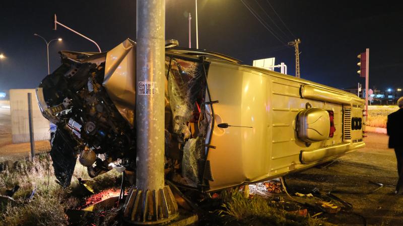 Konya'da feci kaza, Midibüsle panelvan çarpıştı: 24 yaralı