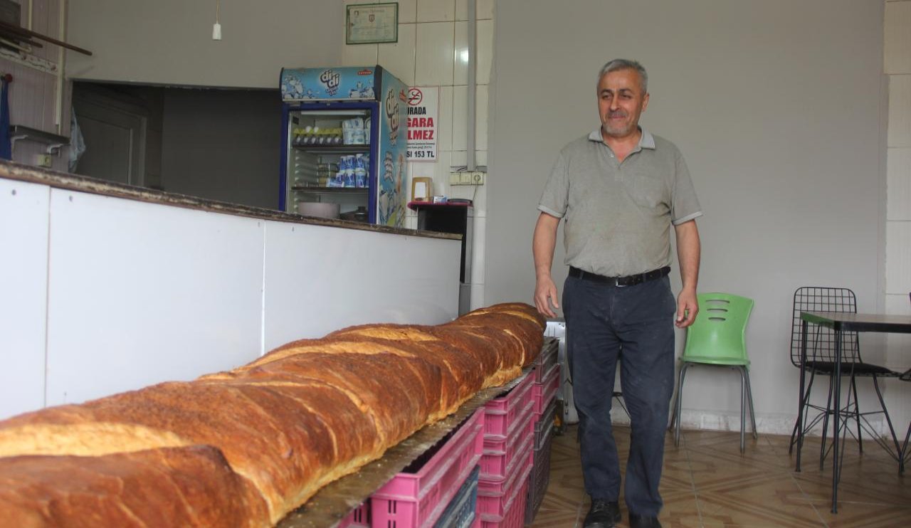 Usta fırıncıdan dev ekmek şaşkınlığı, 3 metre 80 santimetre!