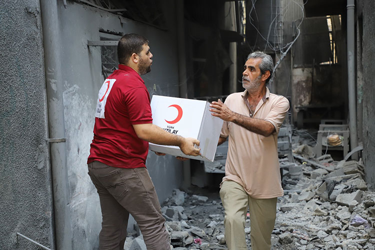 Kızılay Gazze'ye yardım ulaştırmanın yollarını arıyor!