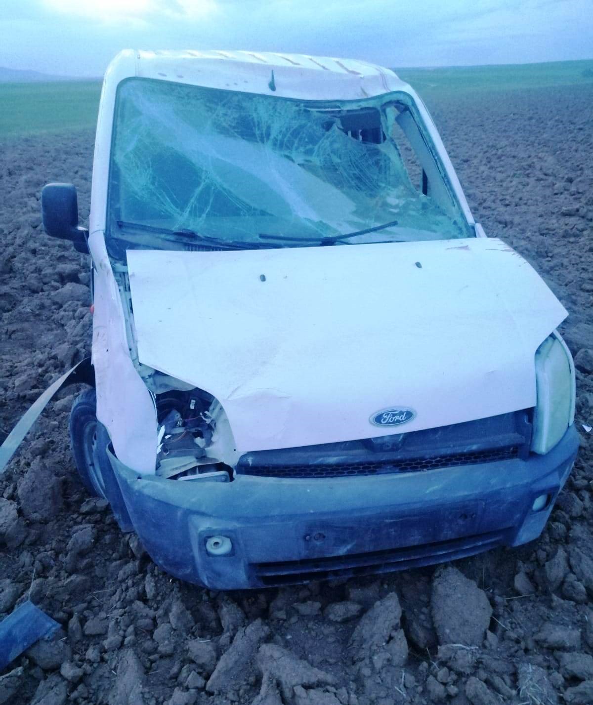 Konya'da feci kaza: Hafif ticari araç takla attı!