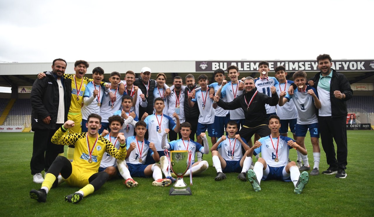 Konya futbolu adına muhteşem başarı! Selçuklu Belediyespor Türkiye şampiyonu