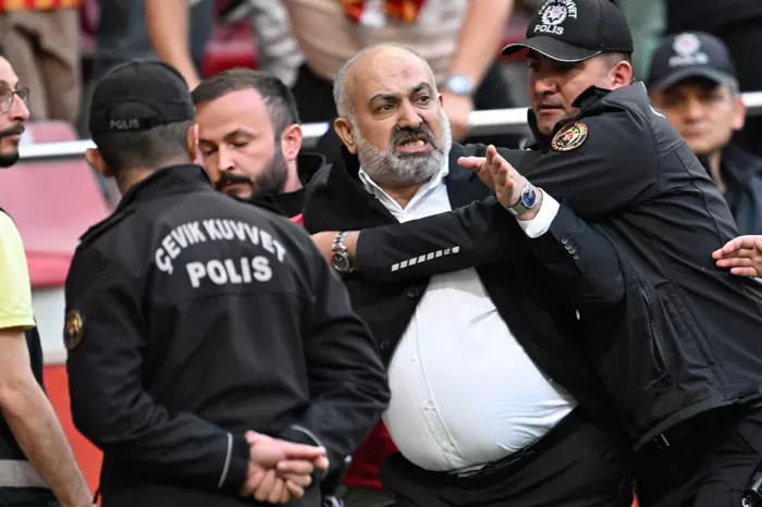 Konyaspor maçında sahaya giren Kayserispor Başkanından maç sonu olay açıklamalar!