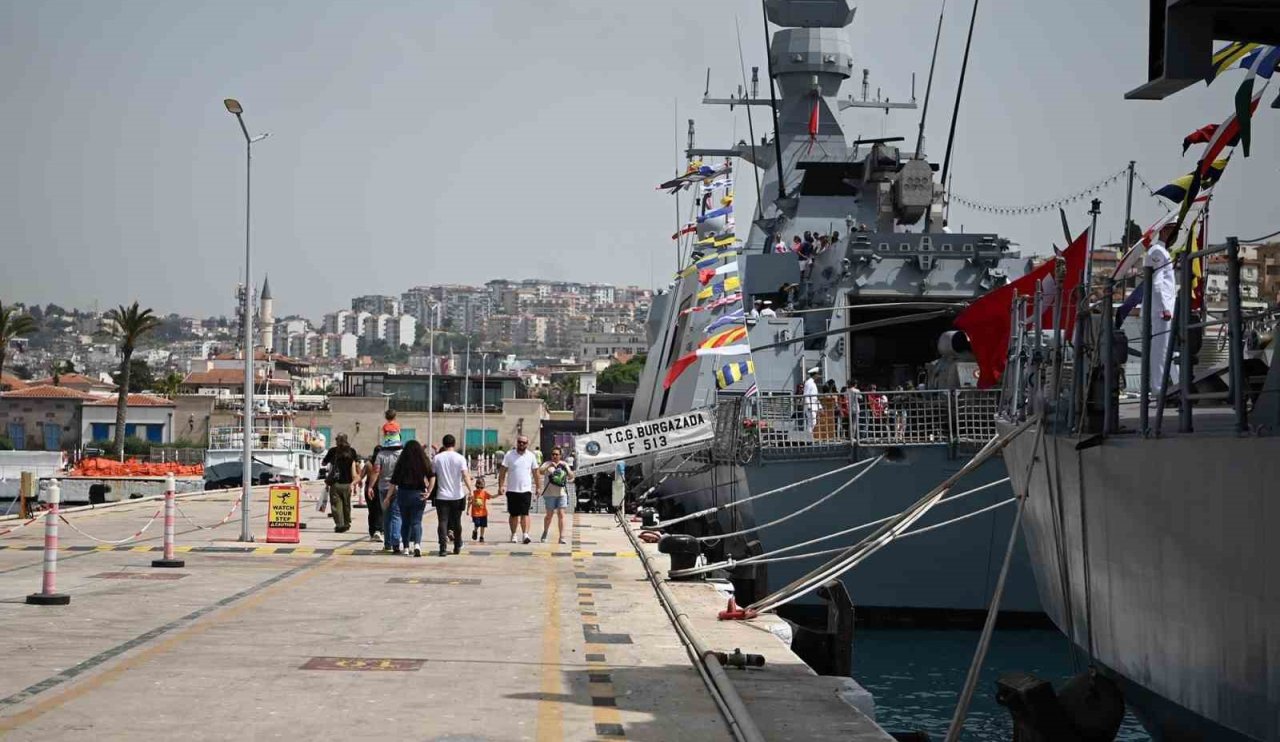 Türk donanmasının savaş gemileri yoğun ilgi gördü!