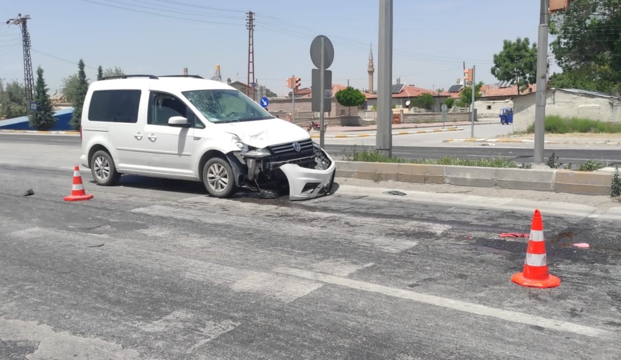 Konya'da feci kaza! Ticari araç ve elektrikli bisiklet çarpıştı! Yaralılar var...