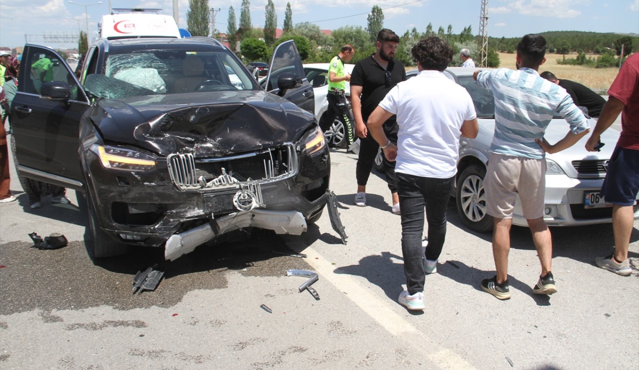 Beyşehir'de dehşet kaza: 3 araç birbirine girdi