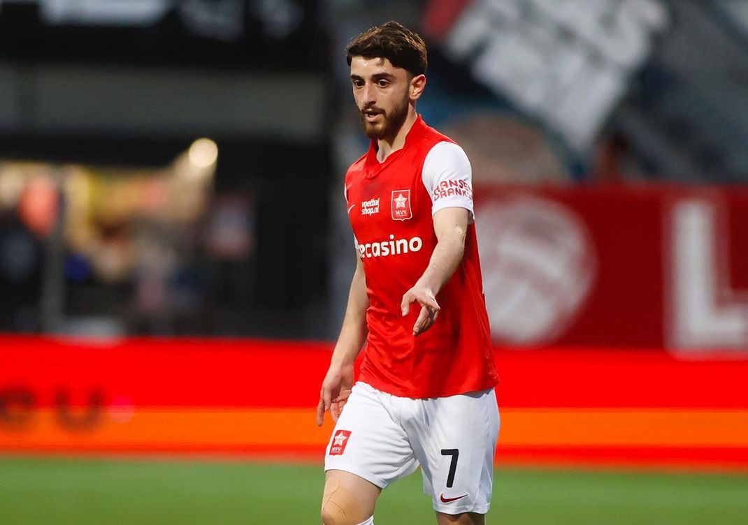 Konyaspor'da imzalar atıldı, gurbetçi oyuncu resmen Konyasporlu