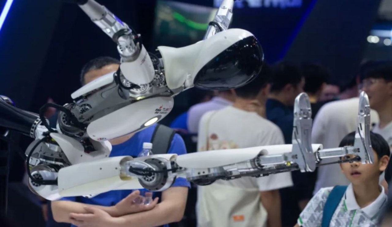Dünyada ilk duygusal robot Guanghua No 1
