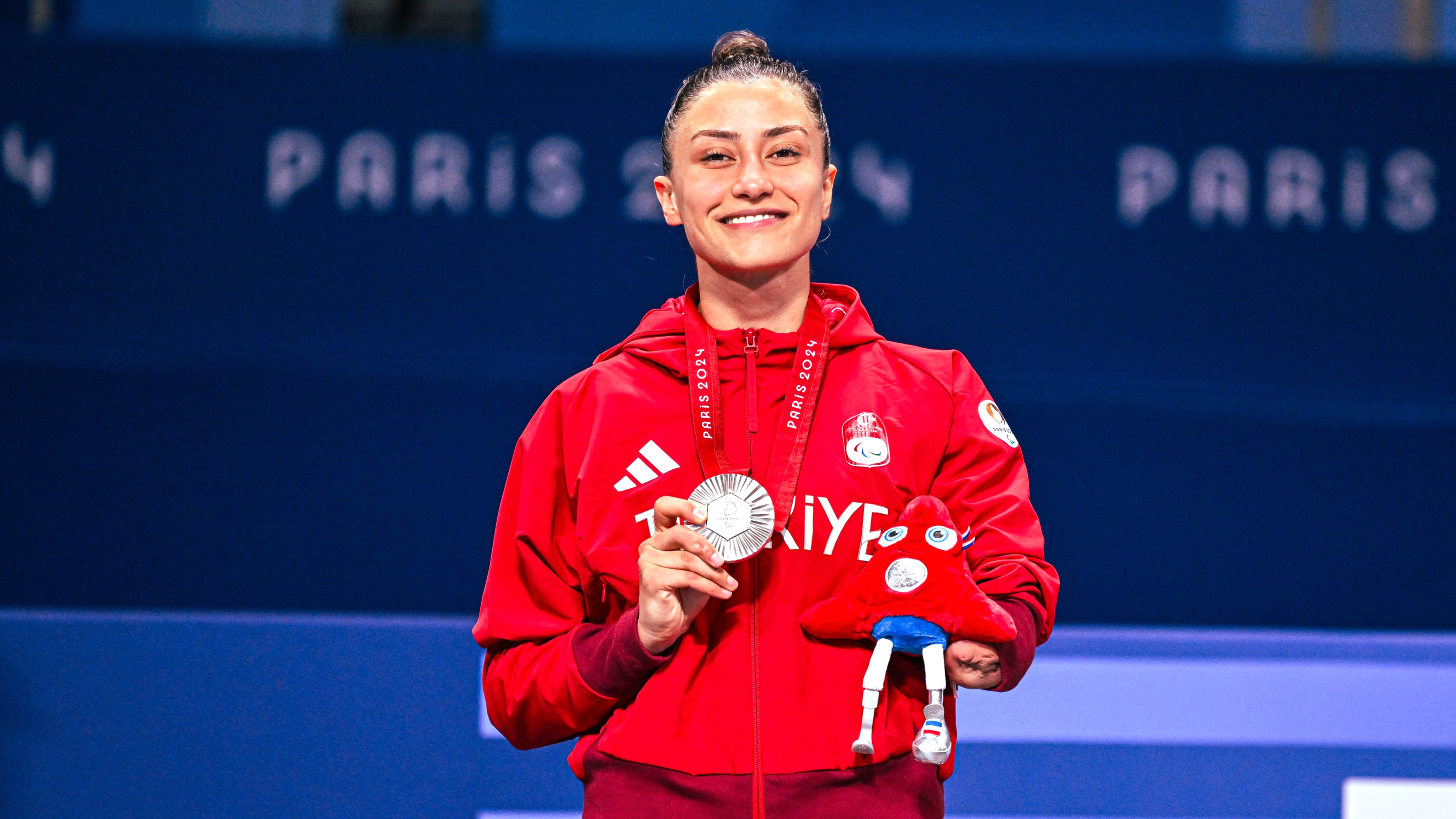 Selçuk Üniversitesi’nde milli gurur! Milli para tekvandocu Olimpiyat ikincisi oldu