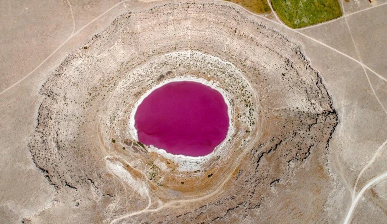 Konya'daki pembe Meyil Obruk Gölü tamamen kurudu: Doğanın güzelliği yok oluyor!